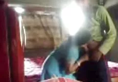 احمق خوک fucks در گلو او را کسوکون با یک صورت درهم و برهم